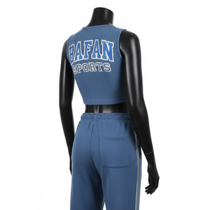 Conjunto deportivo de top corto y pantalones jogger para mujer, 240 GSM, algodón y poliéster, tejido acanalado, azul cielo, con logotipo personalizado con transferencia térmica de diamantes de imitación. Conjuntos para mujer. - Product Image 5