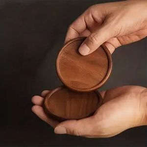 Elegante Juego de Posavasos de Madera, Diseño Cuadrado Contemporáneo y Duradero para Ocasiones Formales, Mejora la Experiencia de los Invitados - Product Image 3