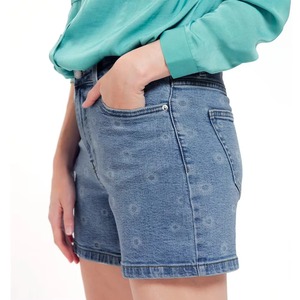 Shorts en jean classiques taille haute pour un look estival intemporel, shorts pour femmes, jeans en denim, shorts - Product Image 3