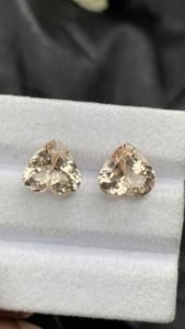 พลอยมอร์แกไนต์ธรรมชาติทรงหัวใจ คู่ที่ได้รับการรับรอง น้ำหนัก 7.80 กะรัต สะอาดด้วยเลนส์ขยาย สำหรับทำเครื่องประดับ - Product Image 2