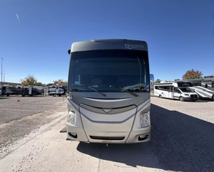 Autocaravana Usada Fleetwood Discovery 40G Clase 40G, Años 2018-2020, 41 pies, Totalmente Equipada, Bajo Kilometraje, Lista para Exportación, 4-6 Personas - Product Image 2