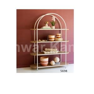 Présentoir arqué en métal peint avec quatre étagères en bois pour la maison salon salle à manger décor affichage de stockage - Product Image 1