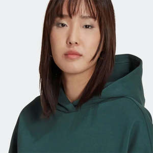 Sweat à capuche ample pour femme, 66% coton, 34% polyester recyclé, toucher doux, poche kangourou sur le devant, noir, pull pour l'hiver - Product Image 5