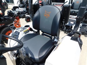 Tractor Agrícola BBOBCATT AT450 2025 de 65HP con Bomba y Caja de Cambios - Product Image 6