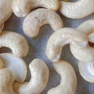 Vietnam Factory Raw <b>Cashew</b> <b>Nuts</b> <b>Cashew</b> <b>Nuts</b> Of Tanzania <b>Cashew</b> <b>Nuts</b> CAsiatomer OEM ODM Requirement - Product Image 1