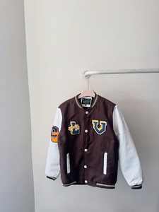 Chaqueta Universitaria Unisex de Primera Calidad con Parche Bordado, Mangas de Seda, Logotipo Frontal Personalizable para Juegos de Béisbol - Venta al por Mayor - Product Image 3