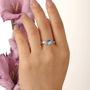 Bague signet personnalisée avec nom gravé et deux pierres de naissance - Acier inoxydable plaqué or - Product Image 5