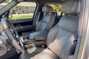 Range Rover P530 Autobiography LWB 2024, faible kilométrage, boîte automatique, direction à gauche, pneus R20, état sombre - Product Image 5