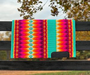 Couverture de selle de cheval occidentale en laine de qualité supérieure tissée à la main Style Cowboy traditionnel Durable Confortable Parfait pour les courses de barils de rodéo - Product Image 1