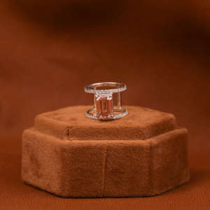 2.7 CT Rose Emeraude Cut Lab Grown Diamond Bague de fiançailles personnalisée 14KT Solid Gold Bypass Setting avec certification IGI - Product Image 1