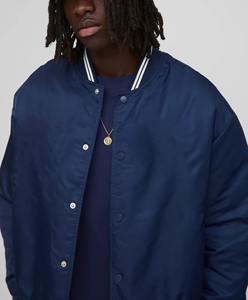 Nouveau arrivé 2025 100% polyester brillant satin varsity veste pour hommes logo brodé personnalisé léger confortable homme veste - Product Image 5