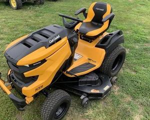 NOUVEAU Cub Cadet XT2 Enduro Series Lawn Tractor XT2 LX42 - Product Image 2