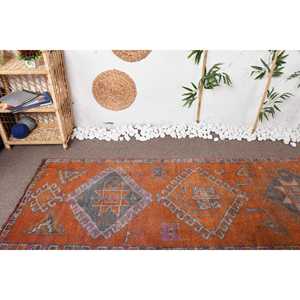 Alfombra Turca Vintage, Alfombra Herki de 2.7x9.5 pies, Alfombra Abstracta Naranja y Gris - Product Image 5