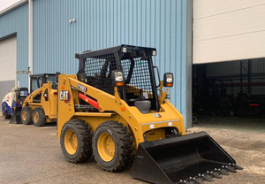 รถตักล้อยางมือสอง Cat 232D3 กำลัง 74 แรงม้า ความจุ 3 ตัน พร้อมใบรับรอง CE สำหรับงานก่อสร้างและชุดอุปกรณ์งานเฉพาะทาง มีสินค้าในสต็อก - Product Image 3