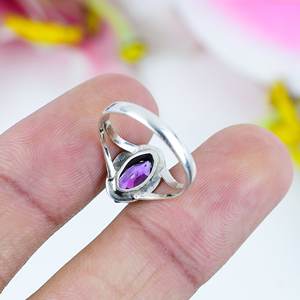 Bague en argent avec améthyste naturelle |   Bague statement en pierre précieuse violette taille marquise, faite à la main, pour femmes - Product Image 2