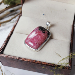 Pendentif en rhodonite de forme rectangulaire pour la vente en gros - Product Image 5