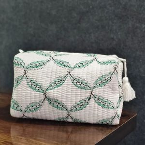 Trousse de Toilette Matelassée Écologique à Motifs Imprimés à la Main Grande Capacité pour Rangement Pratique des Cosmétiques - Product Image 3