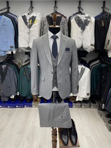 Traje de Esmoquin Negro de Tres Piezas para Hombre, Estilo Italiano, Corte Entallado, Blazer, Chaleco y Pantalones Antiarrugas para Bodas y Fiestas - Product Image 6