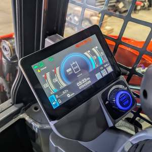 Cargadora de orugas Kubota SVL97-3 con motor diésel, tipo oruga negra, equipo de construcción de servicio pesado - Product Image 2