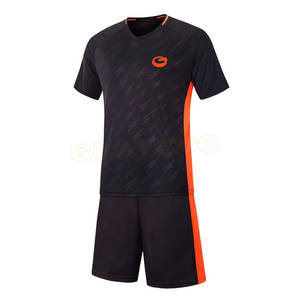 Ropa de fútbol juvenil Uniforme de color sólido transpirable con el último diseño Camiseta de fútbol con técnica de sublimación - Product Image 1