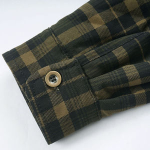 เสื้อแจ็คเก็ตผ้าฟลานเนลลายสก็อตบุผ้าสำหรับผู้ชาย มีฮู้ด อุ่นสบาย ติดกระดุม สำหรับฤดูหนาว สวมใส่สบายๆ หรือทำงาน ขายส่งจากโรงงาน รับผลิตแบบ OEM จำนวนมาก - Product Image 5
