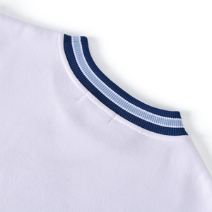 Sweat-shirt unisexe en molleton doublé pour l'hiver, col rond, avec poche, style universitaire, de la marque Spelman College, blanc, avec double bande bleue et bordure côtelée - Product Image 6