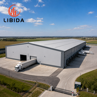 Bâtiment industriel préfabriqué en acier à grande portée, entrepôt en acier haute résistance avec isolation thermique