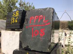 Bloques de Granito en Bruto - Superficie Rugosa - 2700 Kg/m³ de Densidad - Uso en Construcción - Soluciones Totales para Proyectos - Precio desde Rajastán - Product Image 1