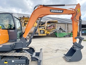 Doosan เครื่องขุด DX55-9CN 2022พร้อมปั๊มแบริ่งและเกียร์5400กก. - Product Image 3