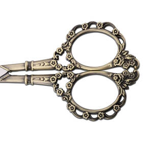 Tijeras pequeñas de bronce para uso del cabello, tijeras de costura para enhebrar ganchillo de tamaño pequeño con estuche para bordado, arte artesanal - Product Image 4