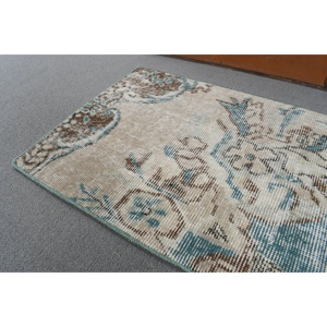 Tapis en laine vintage, petit modèle 1,6x2,8 pieds, motif patchwork bleu, avec envers en latex écologique - Product Image 5