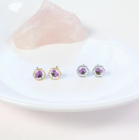 Anting Resin Bunga Alyssum Ungu Asli Minimalis, Anting Stud Heksagonal Kecil dari Baja Anti Karat untuk Wanita dan Remaja Putri