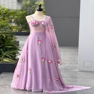 Ensemble Lehenga VASTRA COTTAGE en Georgette Pure Peint à la Main avec Blouse Rembourrée Style Corset et Dupatta Assorti – Tenue de Créateur - Product Image 1