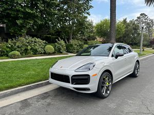 Cayenne Turbo S E-Hybrid Coupé V8 hybride rechargeable de 2023 ch, ensemble sport léger en fibre de carbone, non modifié, 670 - Product Image 3