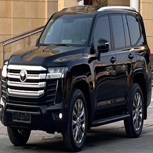 Toyota Land Cruiser GXR modèle 2022, véhicule toutes options, très propre et en parfait état, extérieur noir, SUV automatique. - Product Image 6