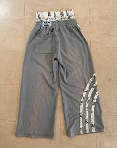 Pantalones de chándal holgados personalizados de alta calidad con trabajo de panel personalizado e impresión Traje de sudor de tendencia de moda para hombres, pantalones de chándal personalizados - Product Image 6