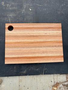 Planche à découper en bois élégante Planche à découper de cuisine durable Idéale pour les restaurants, les cafés et la préparation alimentaire professionnelle - Product Image 3