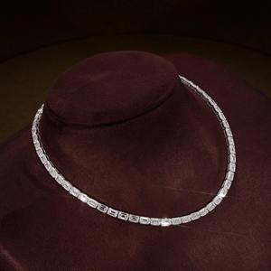 สร้อยคอเทนนิสโมอิสซาไนต์ทรงเหลี่ยมมรกตแบบใหม่สำหรับผู้หญิง แฟชั่นหรูหรา ประดับเพชรเต็มเส้น ราคาประหยัด - Product Image 4