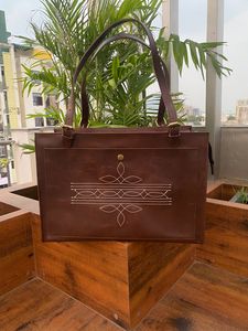 กระเป๋าใส่สัตว์เลี้ยงหนังแท้แบบปรับแต่งได้ ดีไซน์ทันสมัย ทนทาน ความจุขนาดใหญ่ เหมาะสำหรับการผจญภัยกลางแจ้ง - Product Image 2