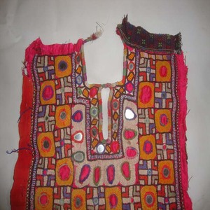 Artland International Baloch Vintage Floral Tribal Banjara Ne Yoke Embroidery <b>Mirror</b> Work Applique Patch Short Sleeve - Product Image 2