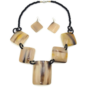 Collar de cuerno de estilo vikingo tradicional para amantes de la moda histórica, collar de cuerno de imitación ligero para uso de fiesta de mujer de moda - Product Image 1