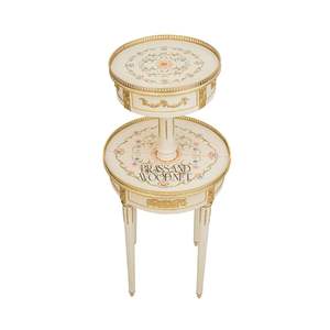 Mesa Auxiliar Redonda Blanca de Lujo de 2 Niveles con Arte Floral Pintado a Mano, Detalles en Latón Dorado y Compartimentos de Almacenamiento Forrados en Terciopelo - Product Image 1