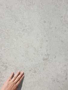 แผ่นหินอ่อนสีเบจขุ่น2025 2ซม. คาปูชิโน่ขัดเงาทันสมัยหินธรรมชาติขนาดใหญ่ปรับแต่งได้สำหรับโรงแรมโดยตรง - Product Image 4