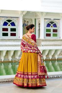 Festive Tussar Silk Lehenga Set con Can Support Micro Cotton Comfort Foil Print Detailing Elegant Party Wear para festivales - Product Image 2