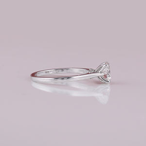 Anillo de compromiso de corte redondo de plata esterlina Anillo de cumpleaños certificado IGI de diamante de corte pequeño cultivado en laboratorio de estilo clásico de lujo - Product Image 5