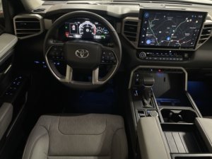 Toyota Tundra 4WD Limited Hybride d'occasion propre 2024 - Product Image 4
