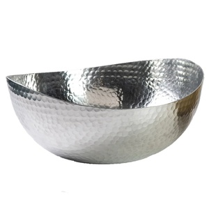 Bol à chocolat en métal chic et unique avec finition antique argentée pour exposer des chocolats à la maison ou lors d'événements de célébration - Product Image 3