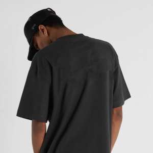 เสื้อยืดผ้าฝ้าย100% สำหรับผู้ชายเสื้อฮิปฮอปแบบถักระบายอากาศได้ทรงหลวมมีโลโก้ไหล่ปล่อยไซส์ใหญ่พิเศษตามสั่ง - Product Image 6