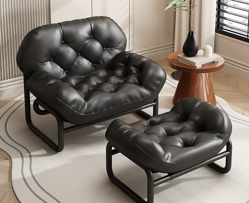 Fauteuil noir avec repose-pieds (pieds noirs)
