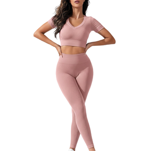 Ensemble de vêtements de sport pour femmes, leggings de yoga sans couture à séchage rapide et haut court à manches longues, tenue de sport douce et active - Product Image 1